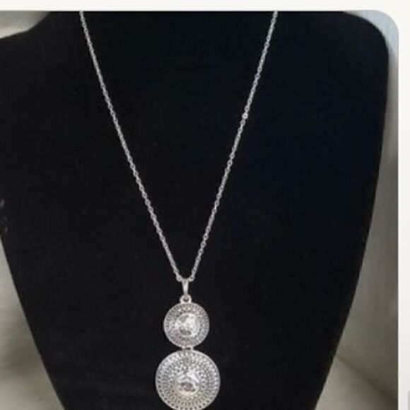 🎉Bay Studio women Silver  fashion 🎊Earrings & necklace set 💥 - Picture 3 of 6